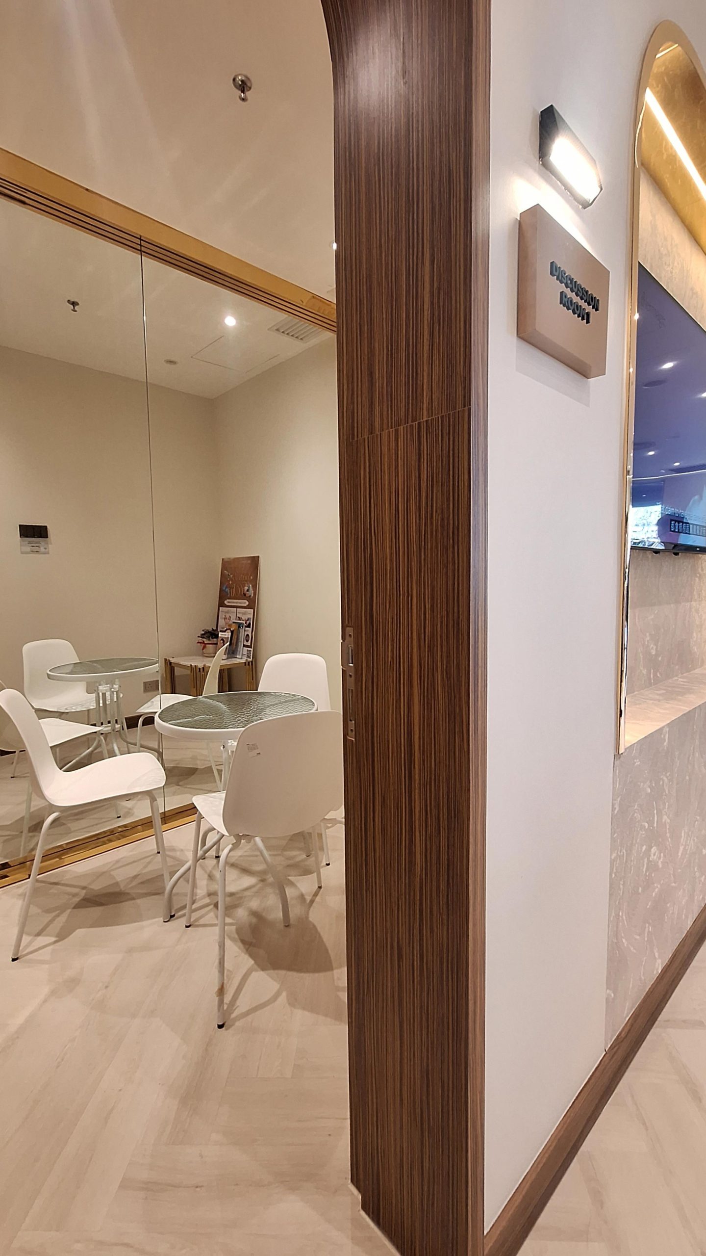 Dr. Chong Clinic 专属医美(Aesthetic Medicine ) 疗程讨论室。
