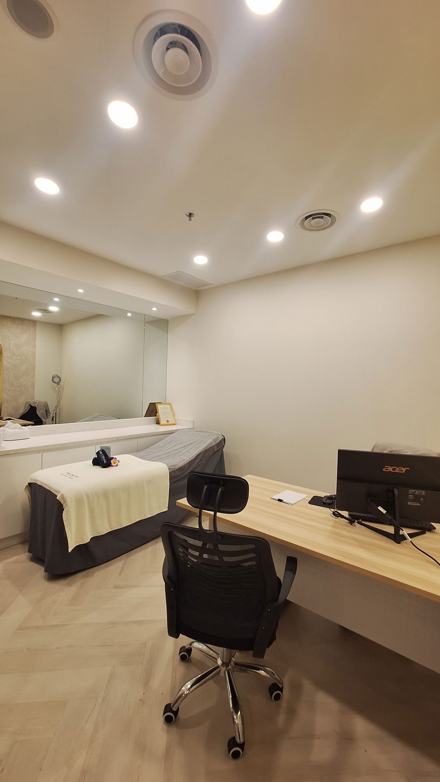 Dr. Chong Clinic 专属医美(Aesthetic Medicine ) 疗程室。