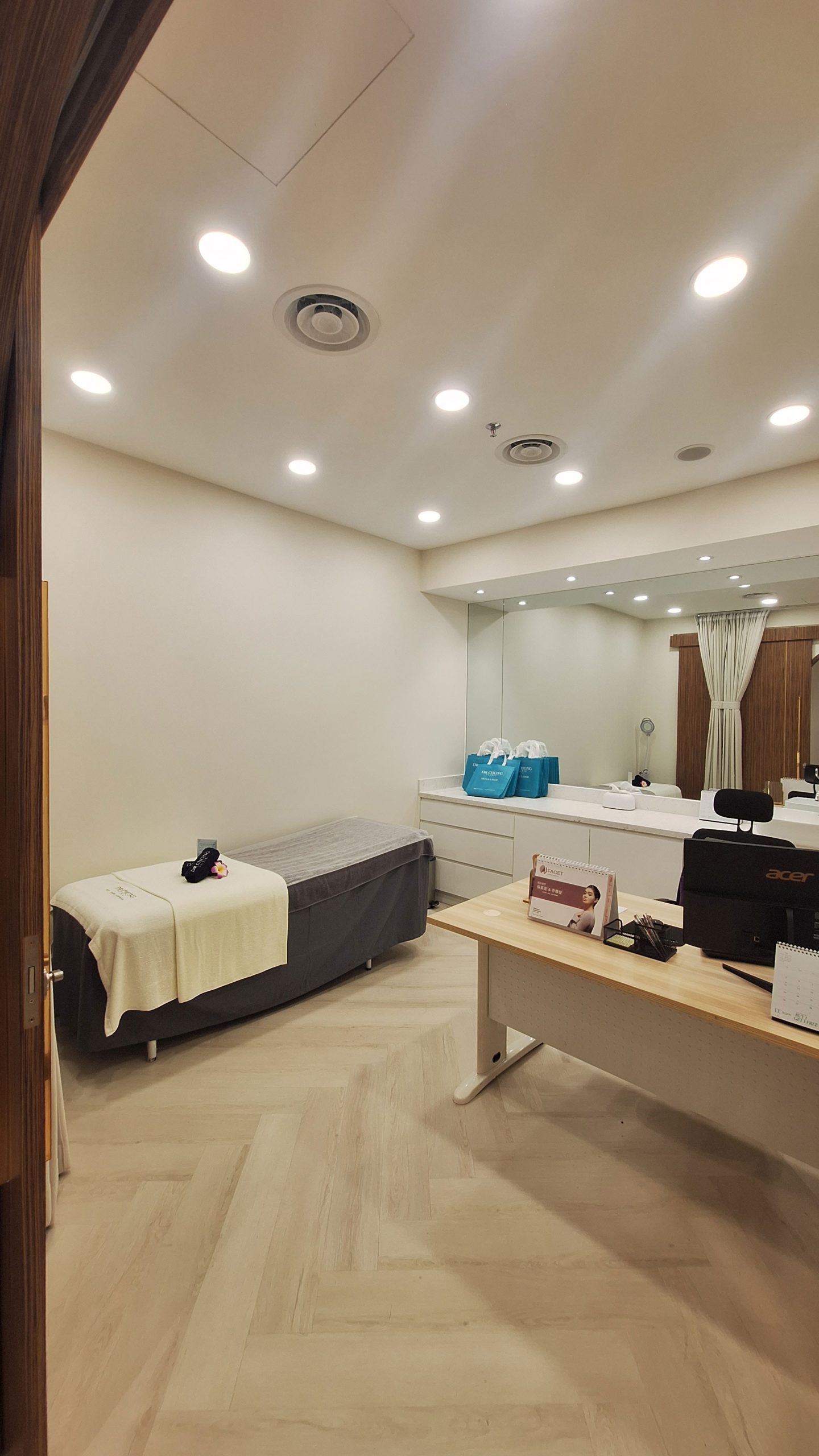 Dr. Chong Clinic 专属医美(Aesthetic Medicine ) 疗程室。