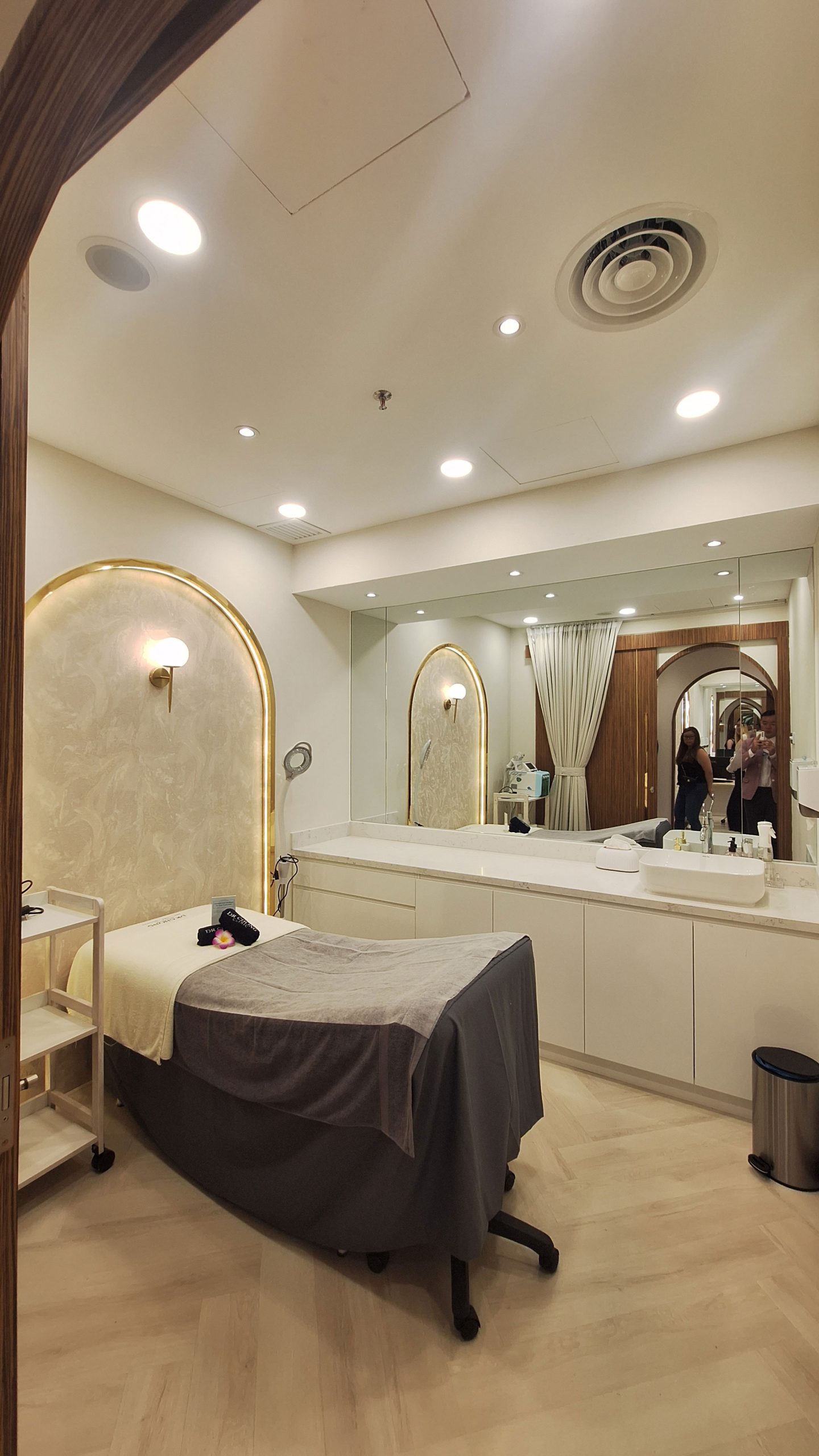 Dr. Chong Clinic 专属医美(Aesthetic Medicine ) 疗程室。