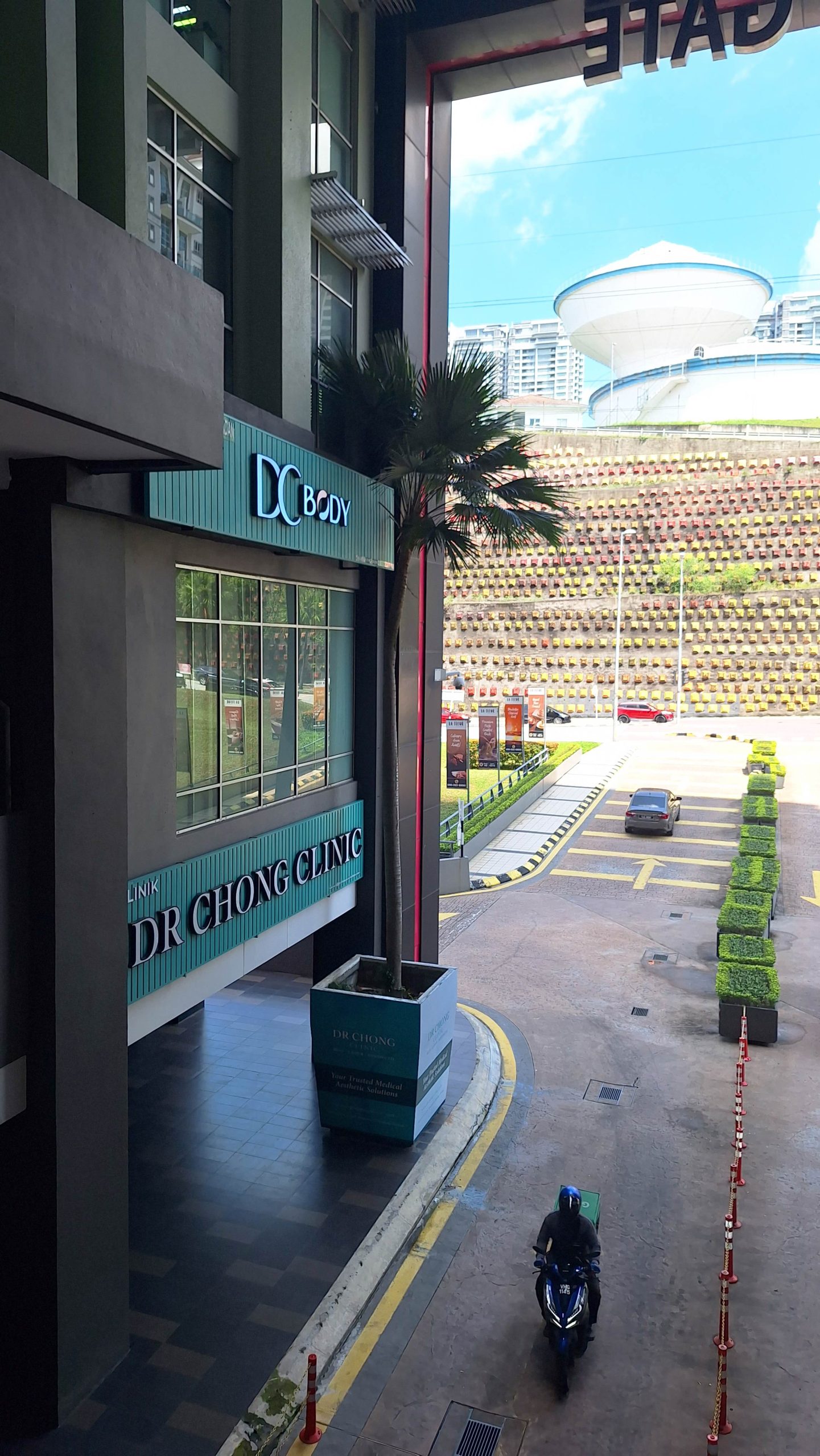 位于吉隆坡 Publika Shopping Gallery 购物商场全新开设的 Dr. Chong Clinic 和 DC Body 分店。