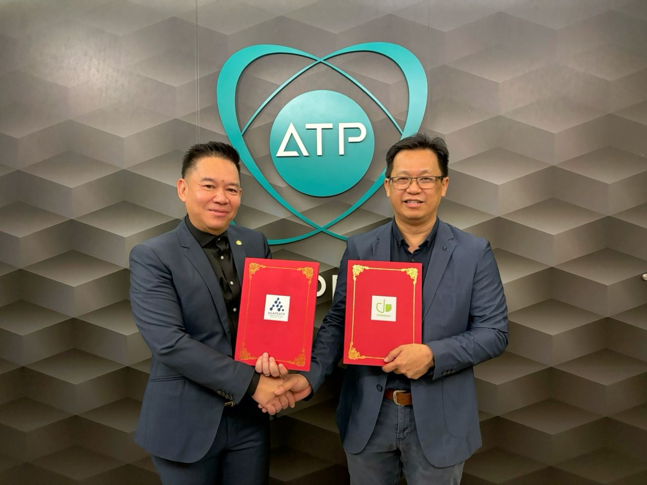 L-R_ Prof Dato' Sri Dr How Kok Choong, Founder and Global Group CEO of ATPC and Ng Zim Guan, Director of FORMEDIC Technologies
